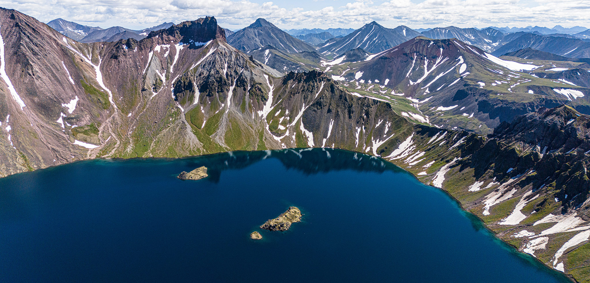 Вулкан и озеро Хангар, Камчатка (Volcano and Lake Khangar, Kamchatka)